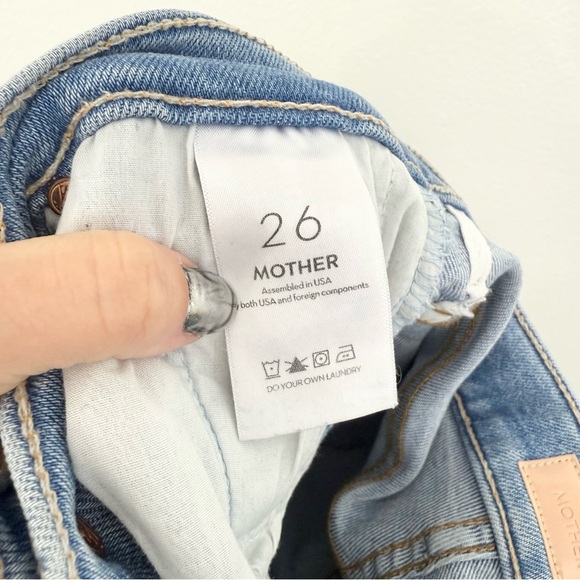 MOTHER The Insider Crop Step Fray Jeans Light Wash (Limited Edition) - Picture 6 of 7